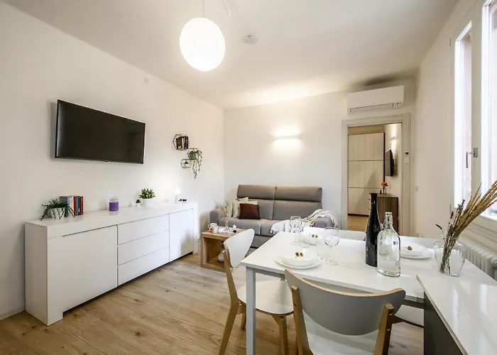 Nella Corte Del Mulino, 1 Passo Dal Centro Con Parcheggio アパート モデナ